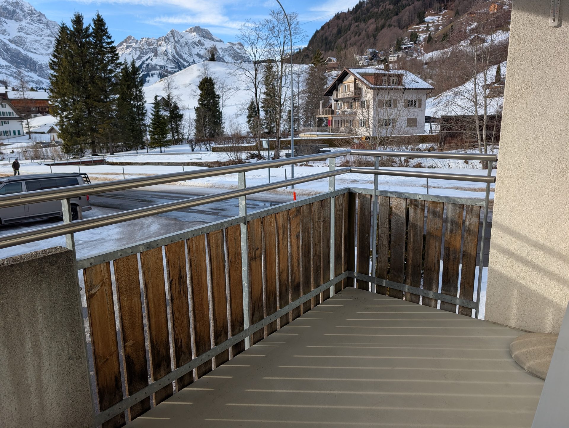 Balkon mit Bergblick der Ferienwohnung in Engelberg